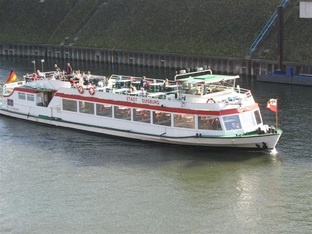 Duisburg Binnenhafen Rundfahrtschiff
